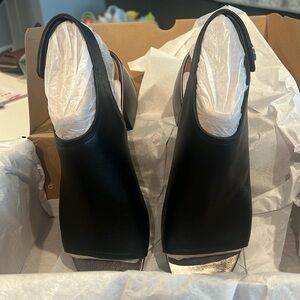 Vionic heeled sandal - brand new, never worn